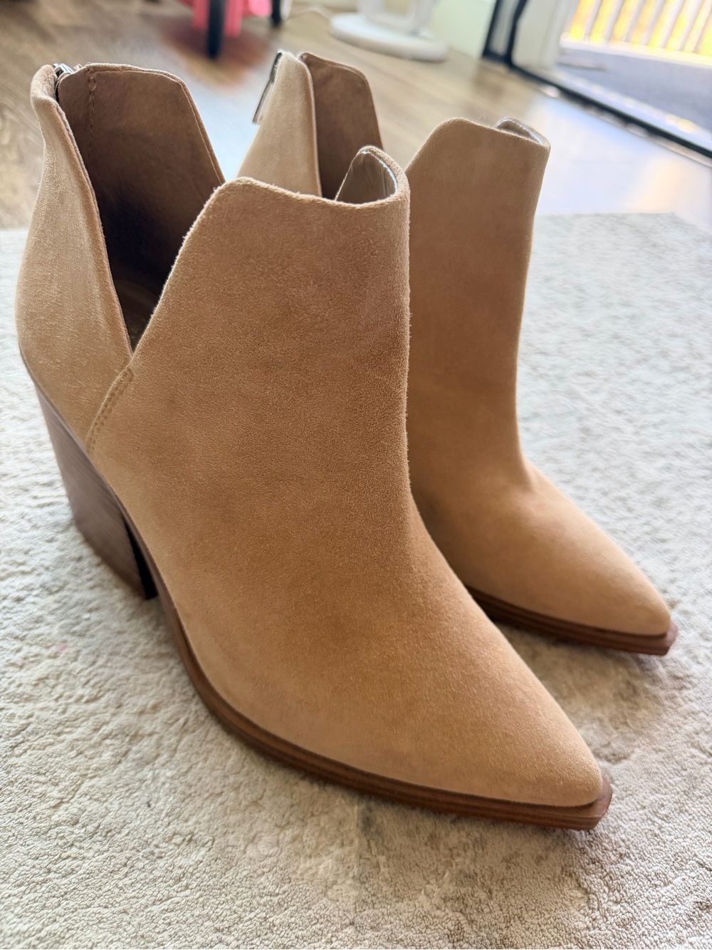 Vince Camuto Gigietta Suede Booties Tan 10M